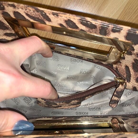 MICHAEL KORS Leopard Print Clutch MICHAEL KORS Leopard Print Clutch Mich… - Picture 8 of 8